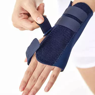 مچ بند آتل دار الاستیک سایز M نانوسان (دست چپ)